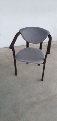 Стілець-крісло з дерева з підлокітниками "Алексіс" з м'яким сидінням та оббивкою темний горіх + Саванна нова 07
