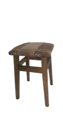 Дерев'яний табурет на кухню або у вітальню з м'яким сидінням і лаковим покриттям